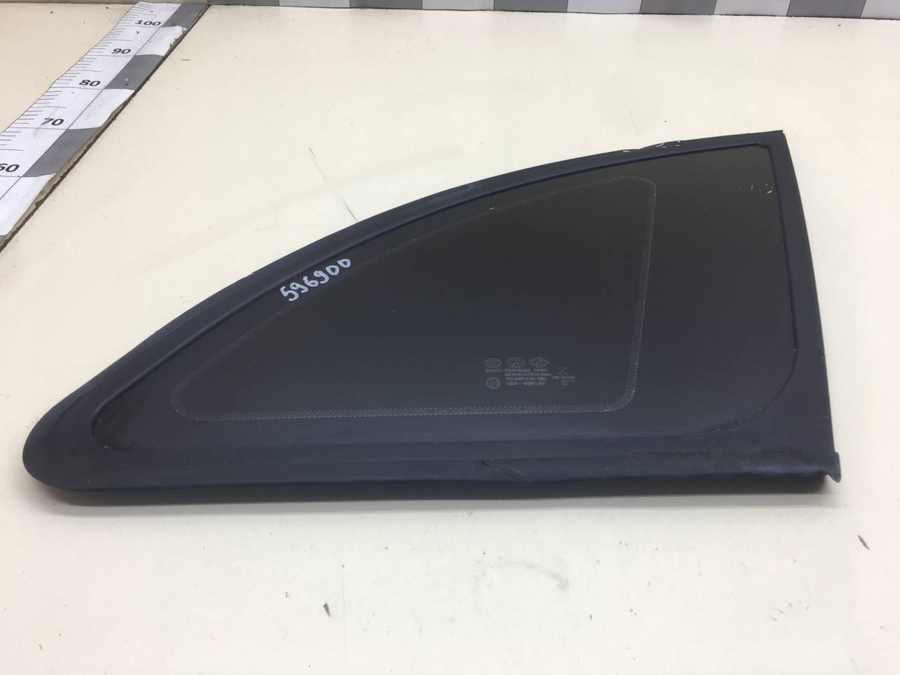 Стекло кузовное глухое правое Lifan X60 2012>