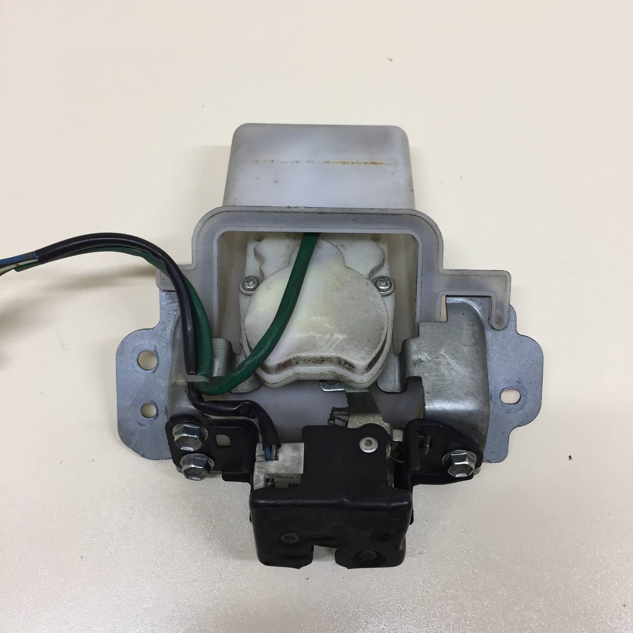 Замок багажника Toyota Land Cruiser Prado (J150) 2009-2022 Замок багажника Toyota Land Cruiser Prado (J150) 2009-2022