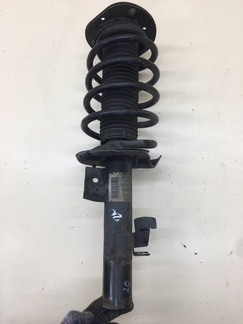 Амортизатор передний левый Volvo XC60 2008-2017