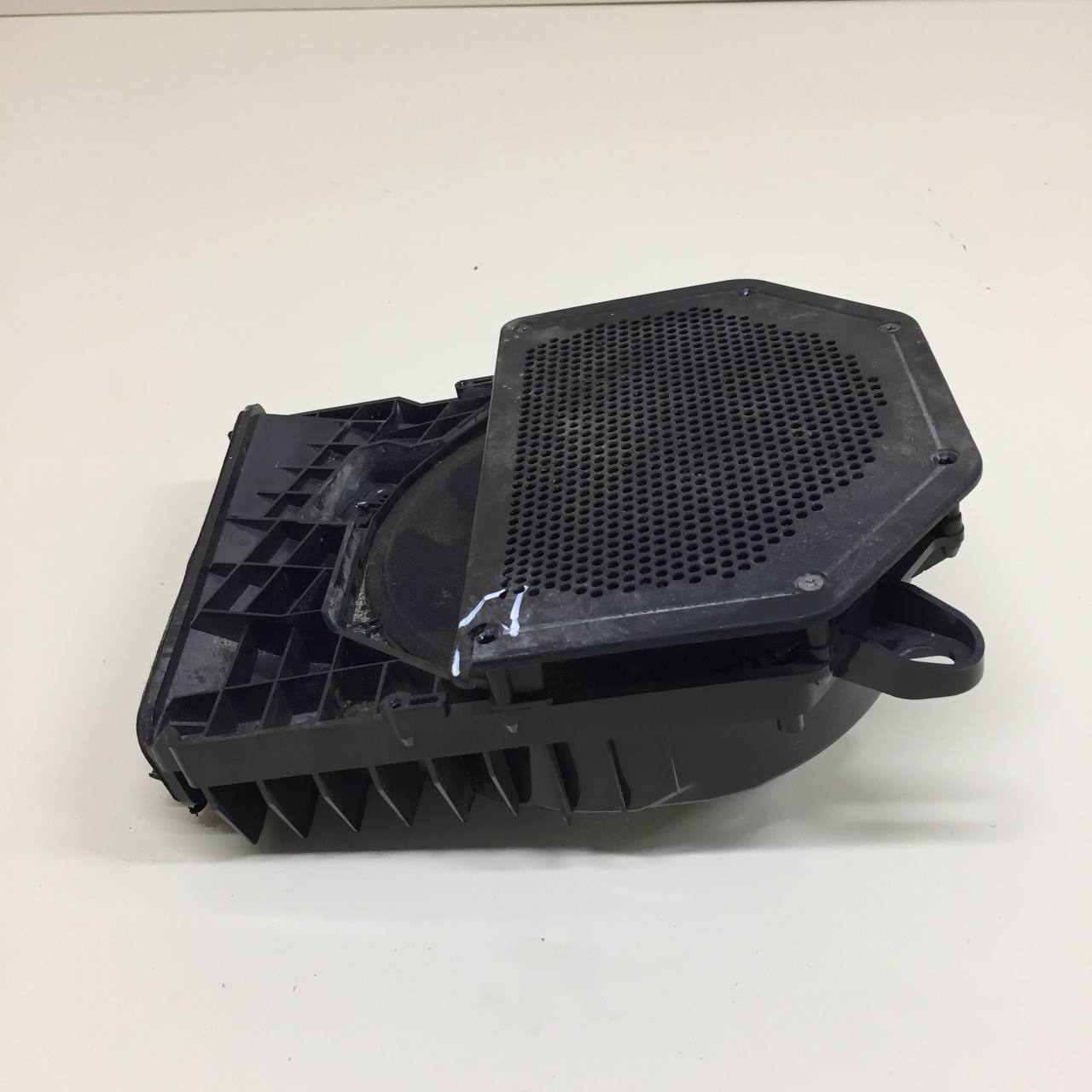 Сабвуфер BMW 1-series E87/E81 2004-2011 Сабвуфер BMW 1-series E87/E81 2004-2011