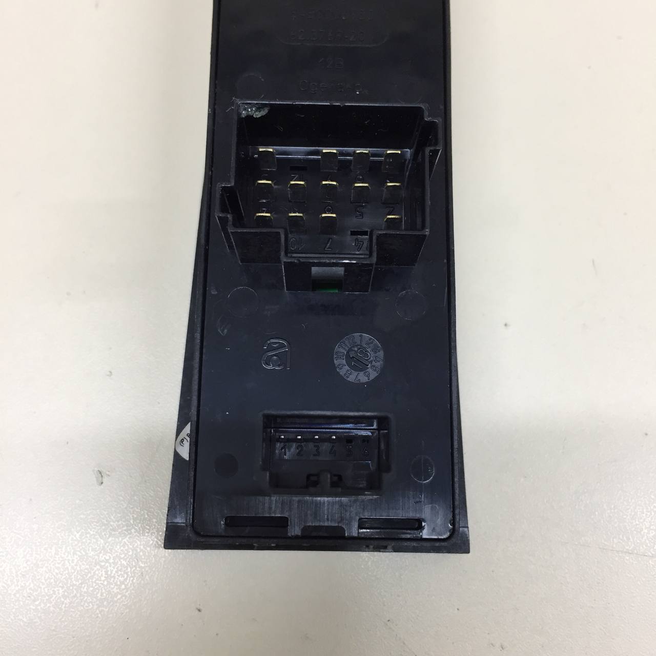 Блок управления стеклоподъемниками Lada Vesta 2015>