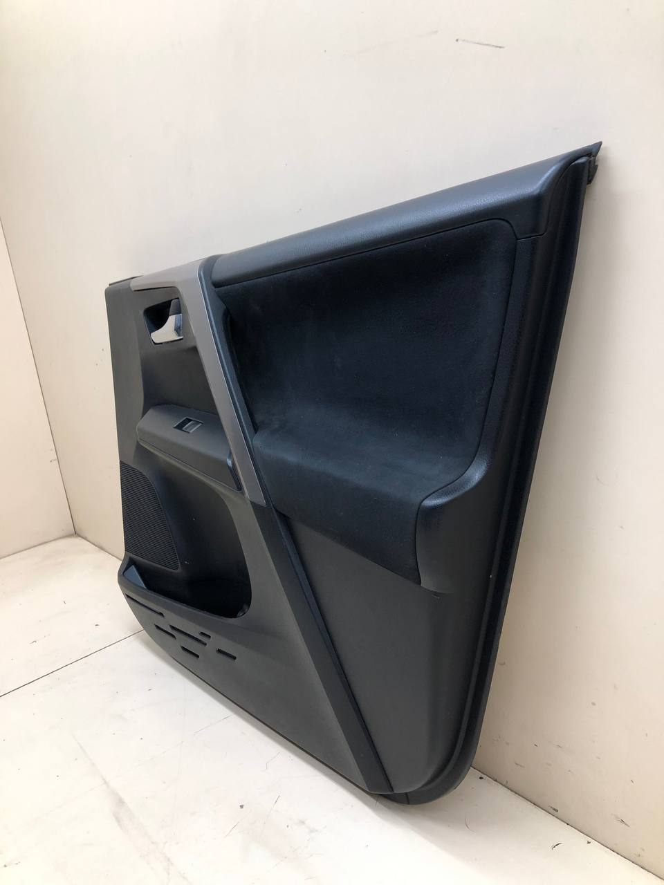 Обшивка двери передней правой Toyota Rav 4 (XA40) 2013-2019