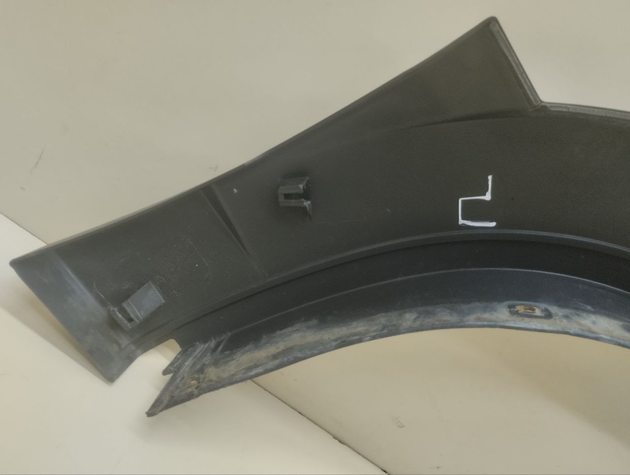 Накладка переднего крыла левого Chevrolet Niva 2009-2020