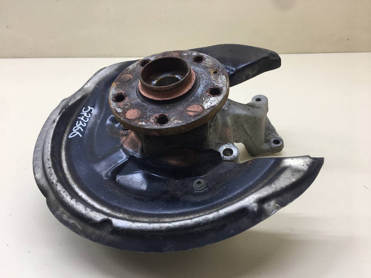 Кулак поворотный задний левый Volkswagen Tiguan (5N1) 2007-2011