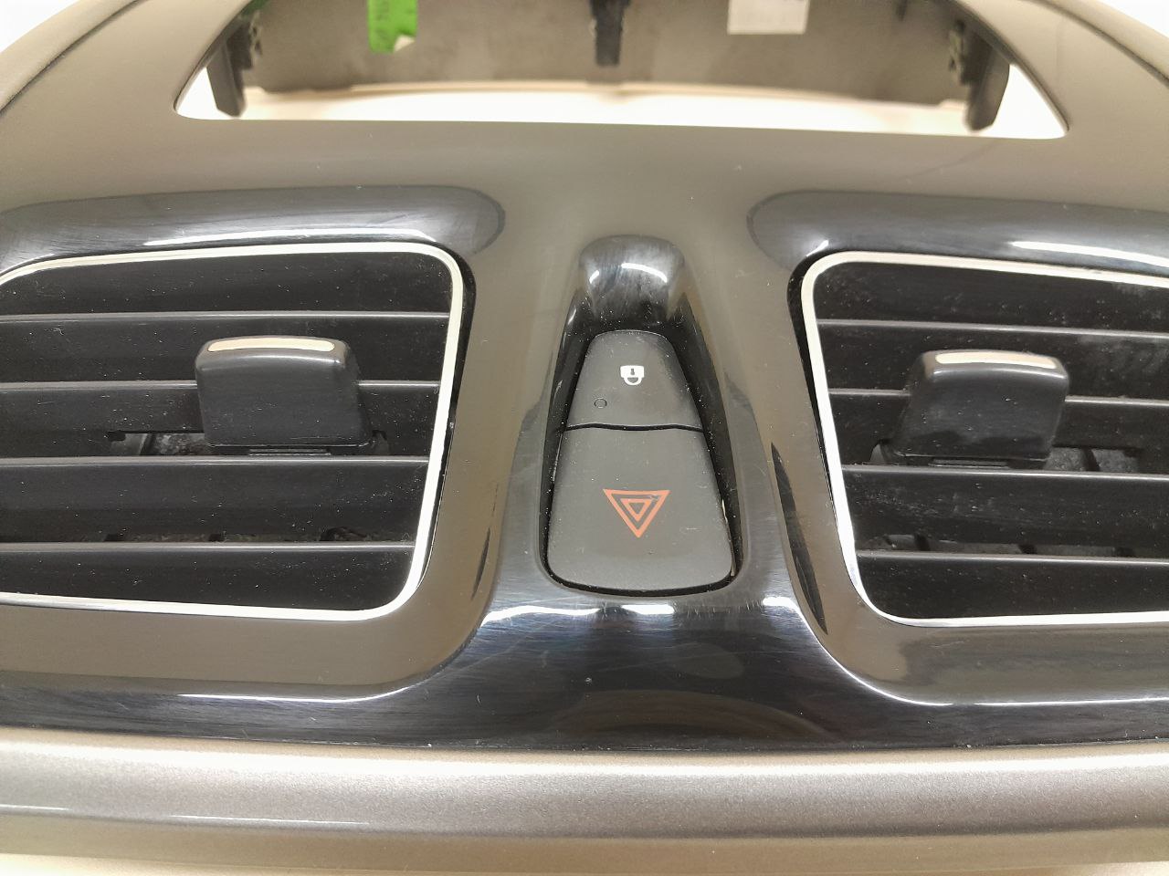Накладка декоративная Renault Logan (2) 2014>