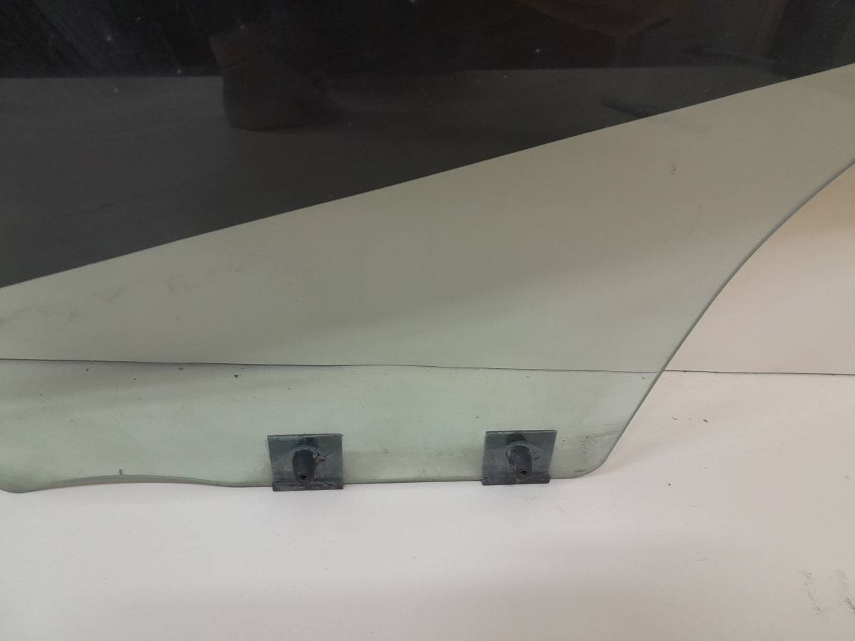 Стекло двери задней левой Renault Sandero 2009-2014