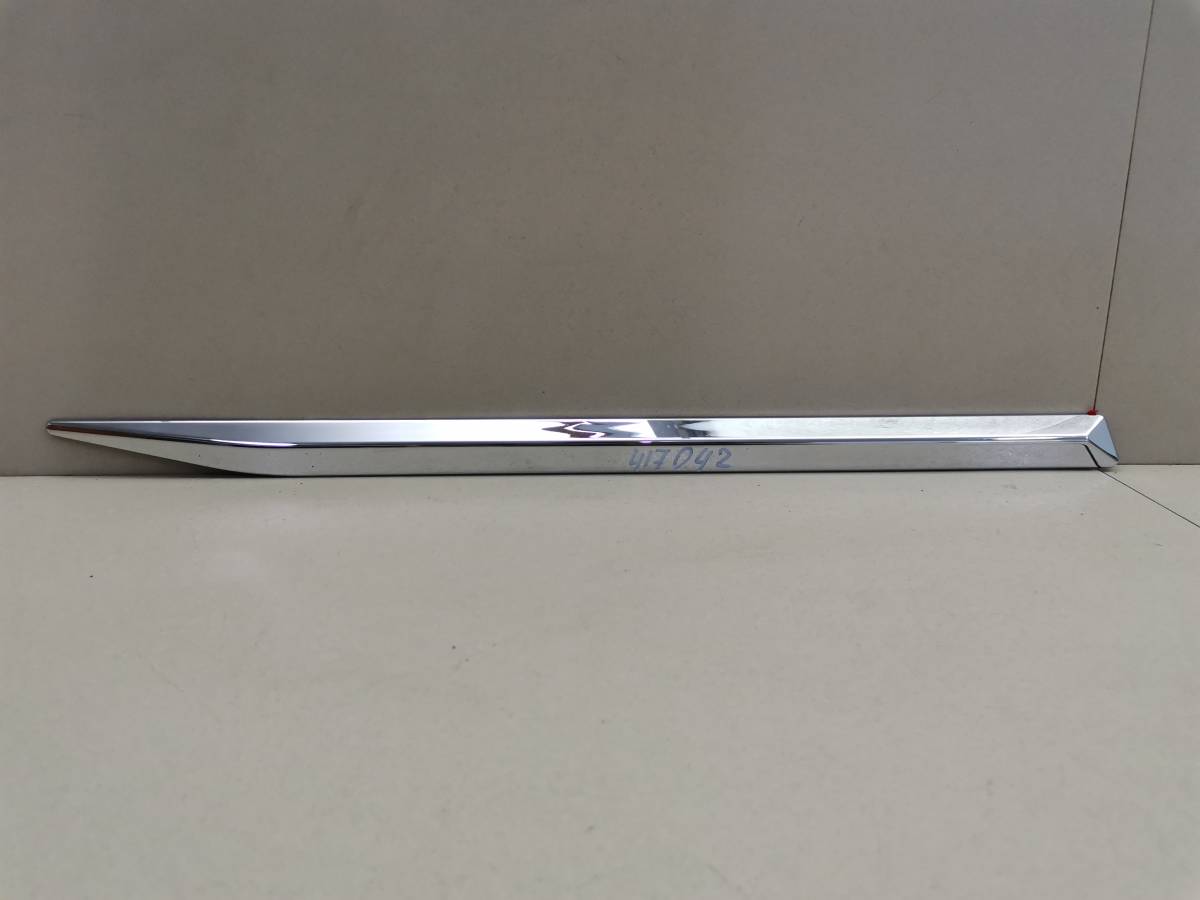 Накладка двери передней правой Nissan Patrol (Y62) 2010>