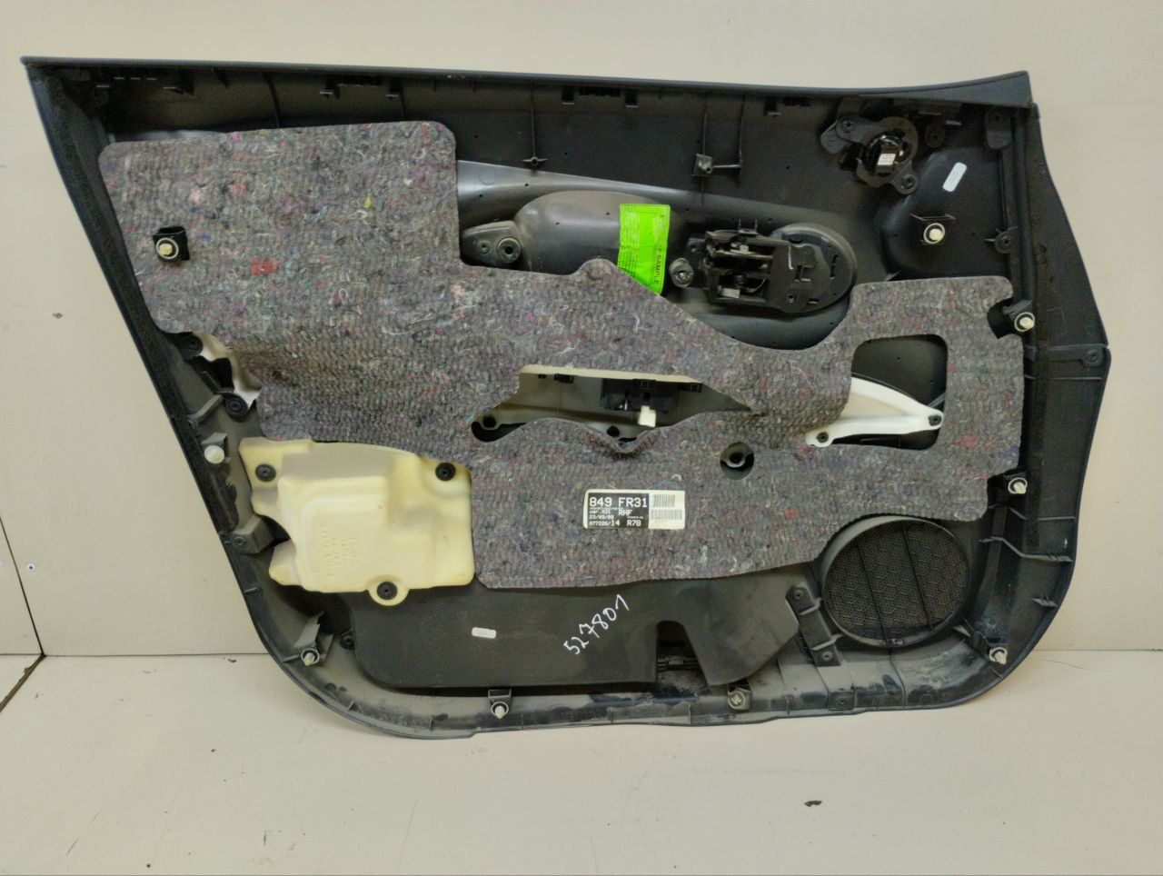 Обшивка двери передней правой Toyota Auris (E150) 2006-2012