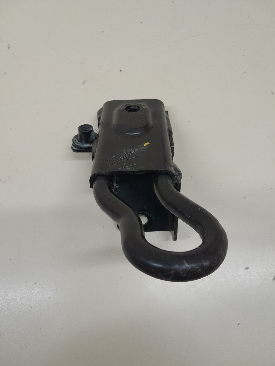 Крюк буксировочный Renault Duster (HSA, HSM) 2012>