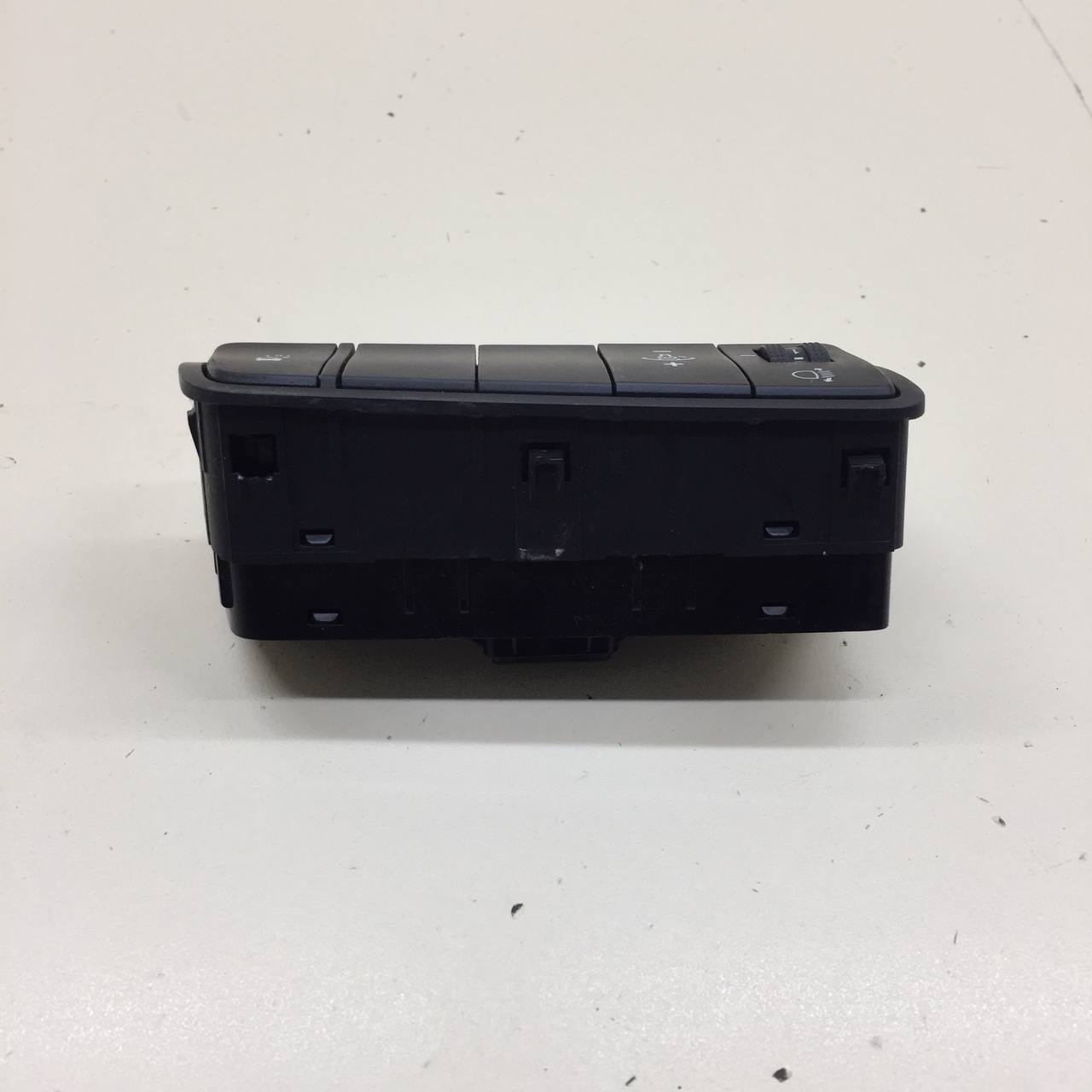 Блок кнопок Hyundai Tucson (TL) 2015-2021 Блок кнопок Hyundai Tucson (TL) 2015-2021