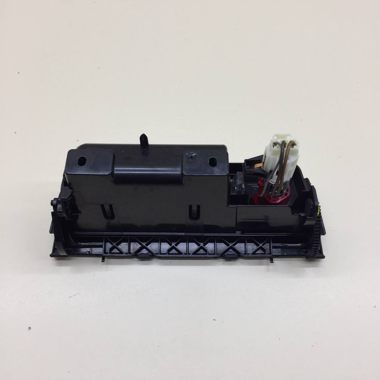 Пепельница передняя Volkswagen Passat B7 2011-2015 Пепельница передняя Volkswagen Passat B7 2011-2015