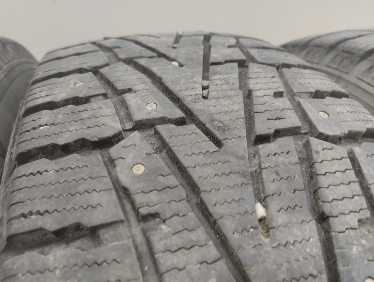 Шины к-кт R17 Зимние шипованные ROADSTONE WINGUAR WIN SPIKE