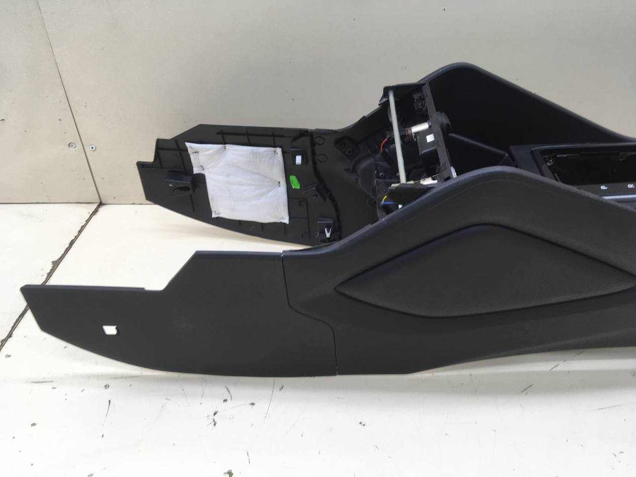 Консоль центральная Hyundai Tucson (TL) 2015-2021 Консоль центральная Hyundai Tucson (TL) 2015-2021