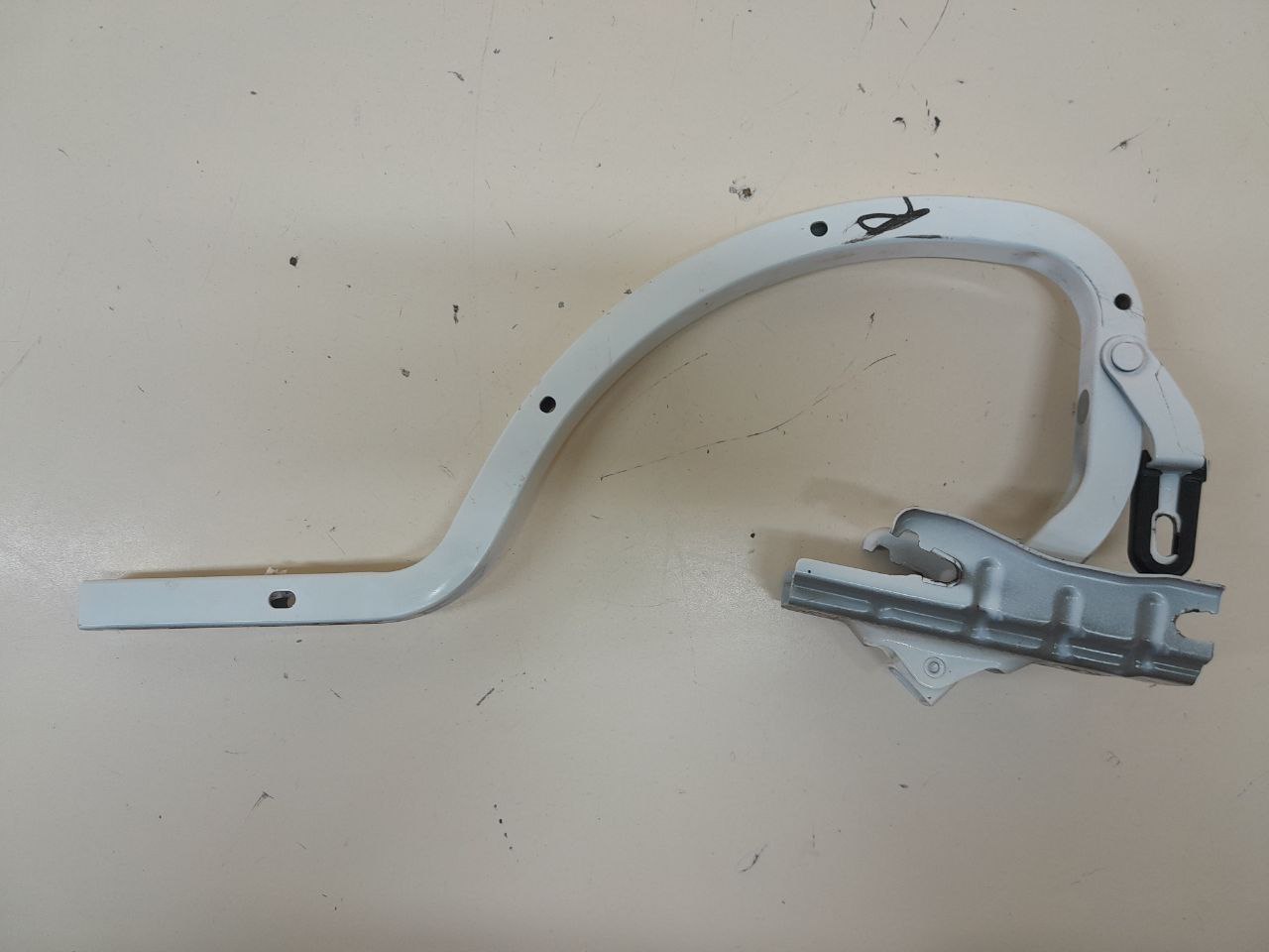 Петля крышки багажника Toyota Camry (XV50) 2011-2017 Петля крышки багажника Toyota Camry (XV50) 2011-2017
