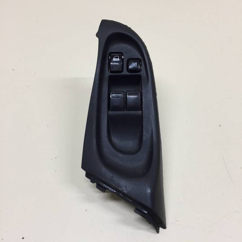 Блок управления стеклоподъемниками Nissan Almera (N16) 2000-2006 Блок управления стеклоподъемниками Nissan Almera (N16) 2000-2006