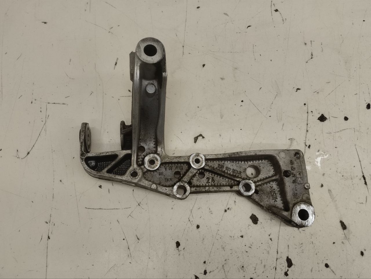 Кронштейн переднего рычага Skoda Octavia (A5 1Z-) 2004-2013