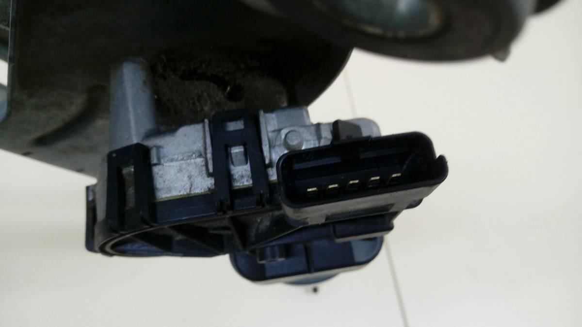 Трапеция стеклоочистителей Renault Duster (HSA, HSM) 2012> Трапеция стеклоочистителей Renault Duster (HSA, HSM) 2012>
