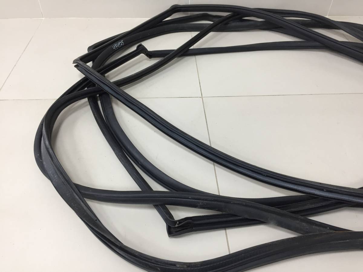 Уплотнитель двери Subaru Impreza (G12) 2007-2012