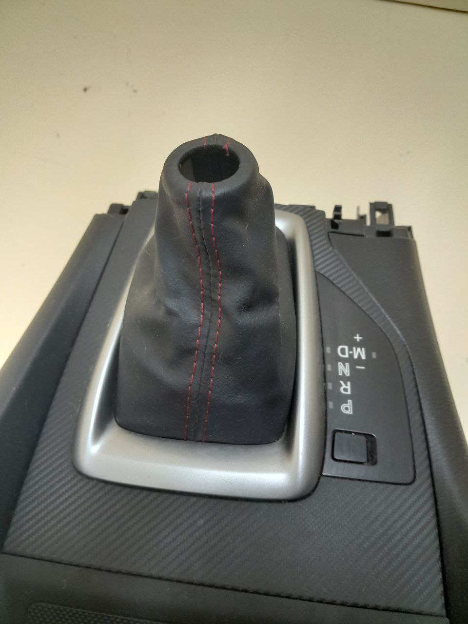 Консоль центральная Mazda Mazda 3 (BM) 2013-2016 Консоль центральная Mazda Mazda 3 (BM) 2013-2016