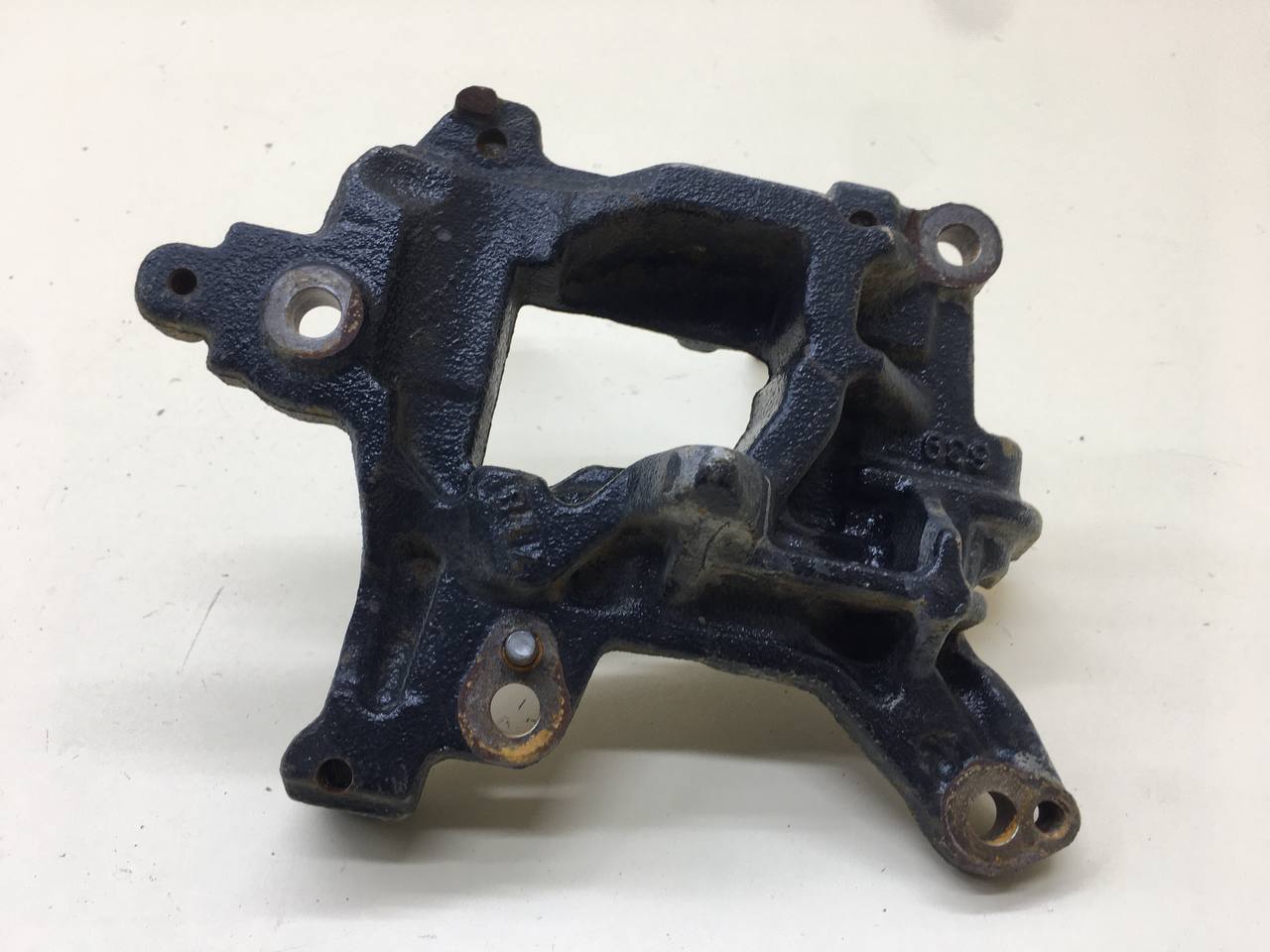 Кронштейн кондиционера Toyota Rav 4 (XA40) 2013-2019 Кронштейн кондиционера Toyota Rav 4 (XA40) 2013-2019