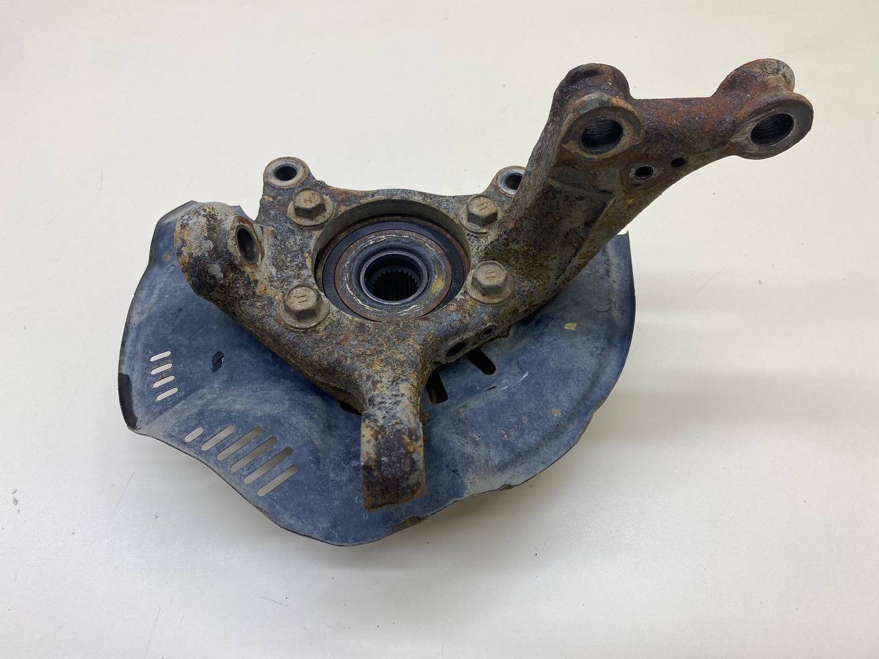 Кулак поворотный передний правый Toyota Corolla E150 2006-2013