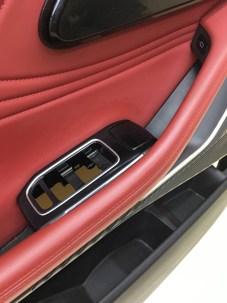 Обшивка двери передней левой EXEED RX 2022>