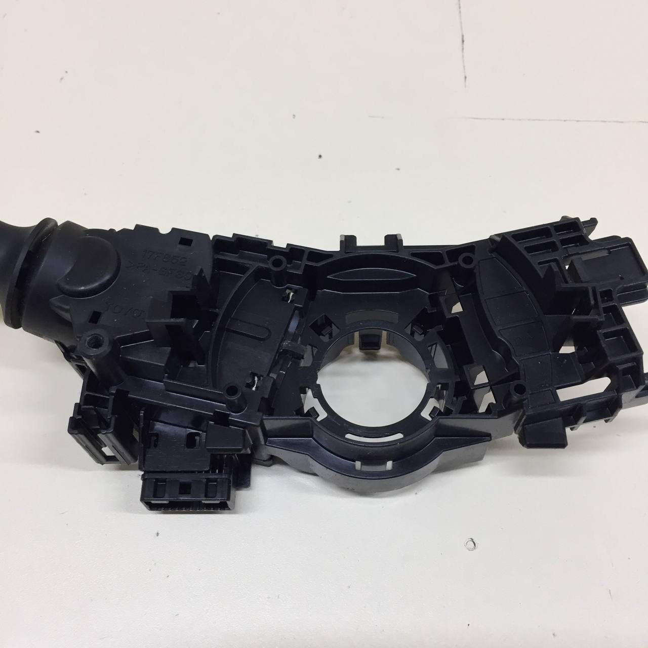 Переключатель поворотов подрулевой Toyota Rav 4 (XA40) 2013-2019