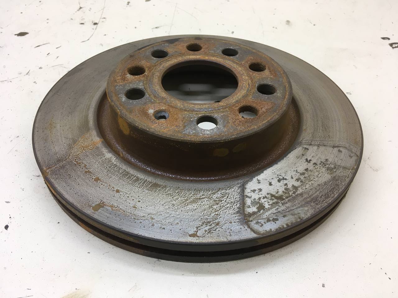 Диск тормозной передний Skoda Octavia (A5 1Z-) 2004-2013 Диск тормозной передний Skoda Octavia (A5 1Z-) 2004-2013
