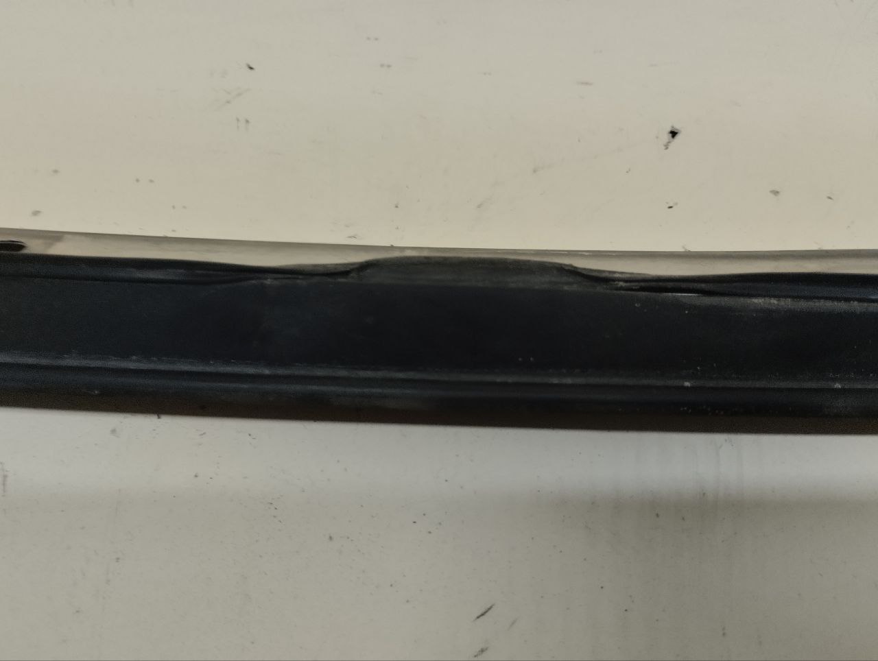 Молдинг лобового стекла Nissan Almera (N16) 2000-2006