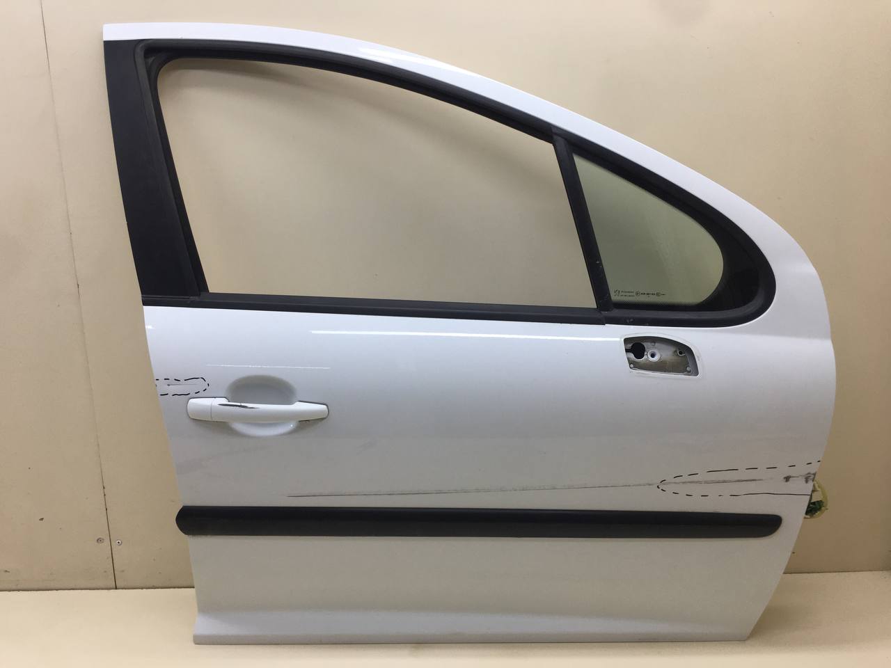Дверь передняя правая Peugeot 207 2006-2013