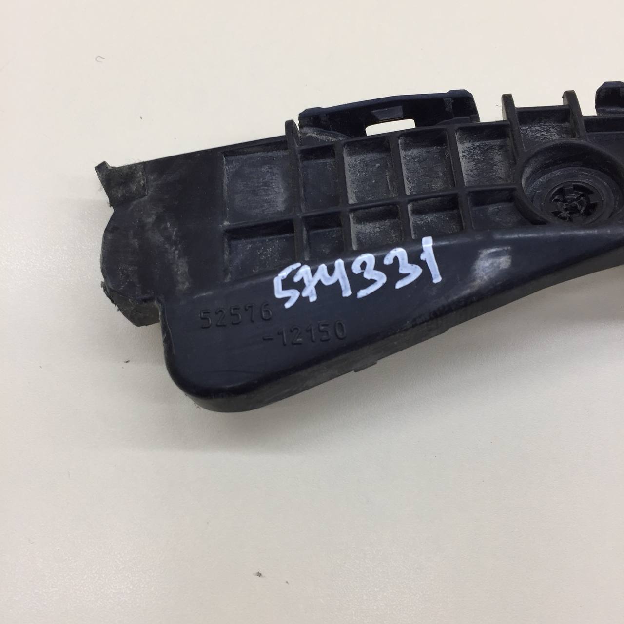 Кронштейн заднего бампера левый Toyota Auris (E150) 2006-2012