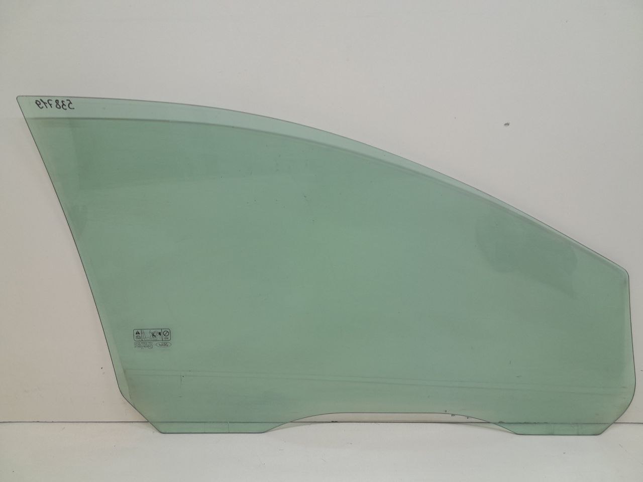Стекло двери передней левой Ford Focus 2 (DB) 2008-2011