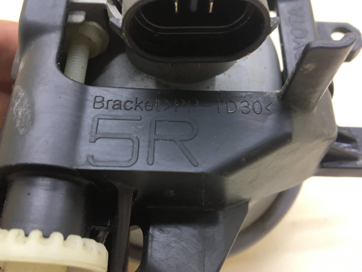 Фара противотуманная правая Toyota Rav 4 (XA40) 2013-2019