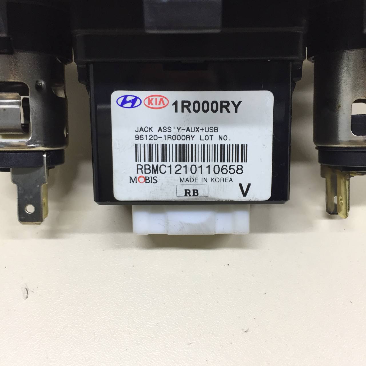 Разъем (USB AUX) Hyundai Solaris (RB) 2010-2017 Разъем (USB AUX) Hyundai Solaris (RB) 2010-2017