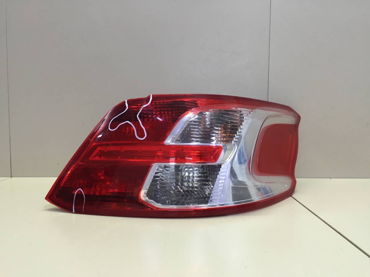 Фонарь задний правый Peugeot 301 2013>