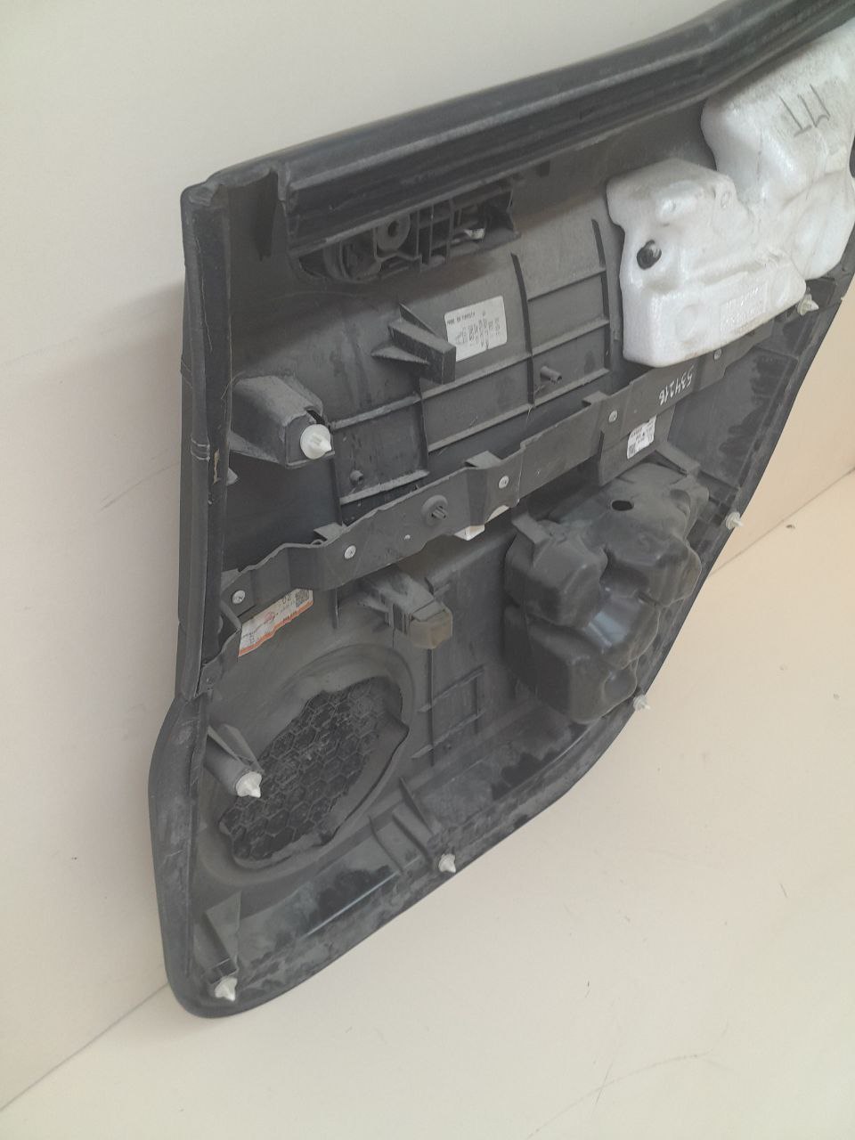 Обшивка двери задней левой Mazda CX-7 (ER) 2006-2012