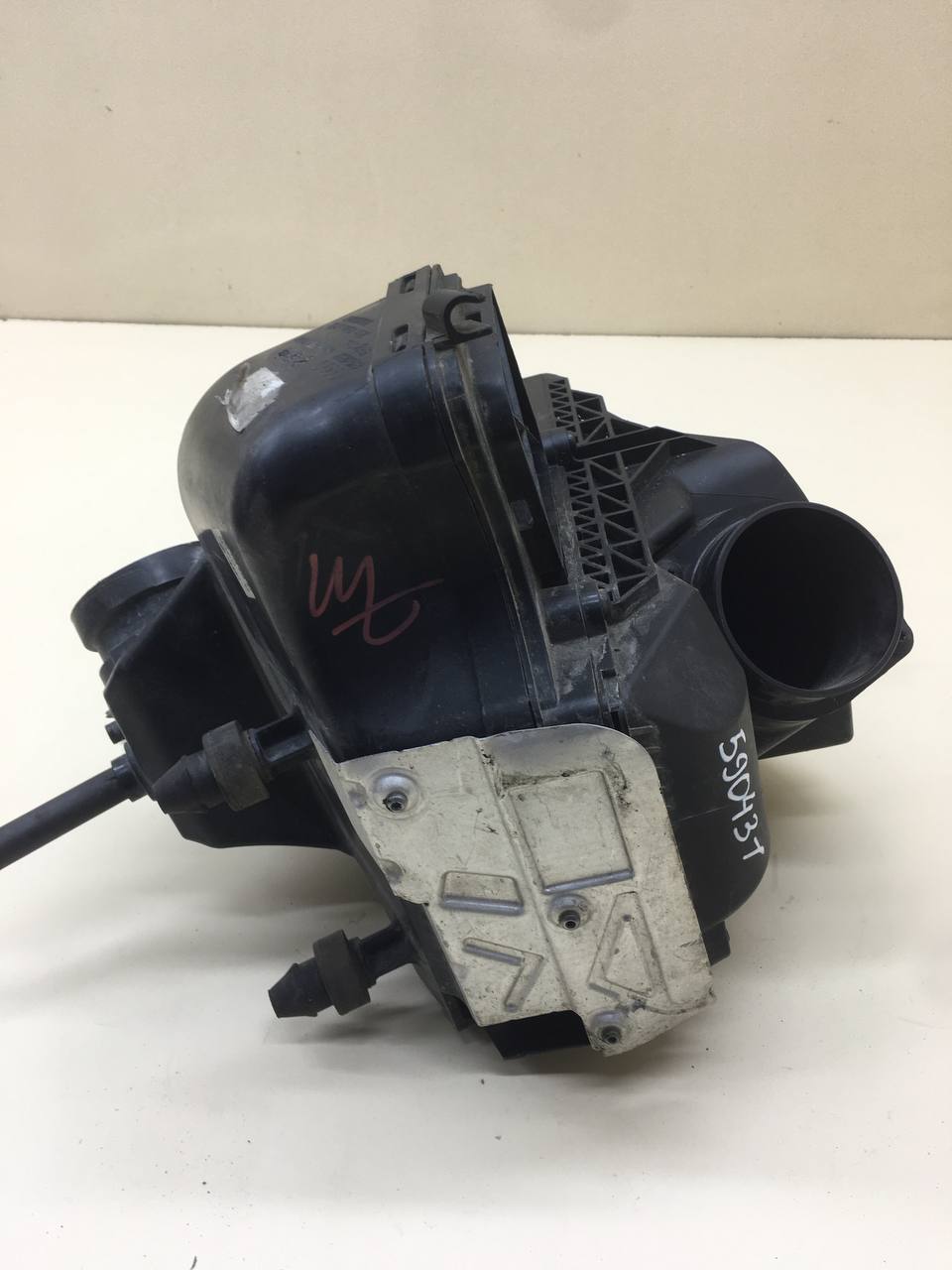 Корпус воздушного фильтра Audi A4 (B8) 2007-2011