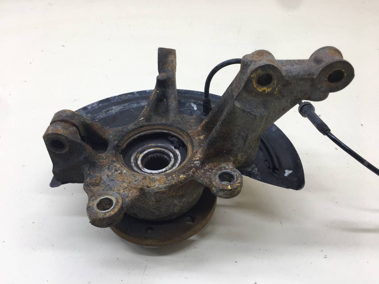 Кулак поворотный передний левый Renault Logan (2) 2014>