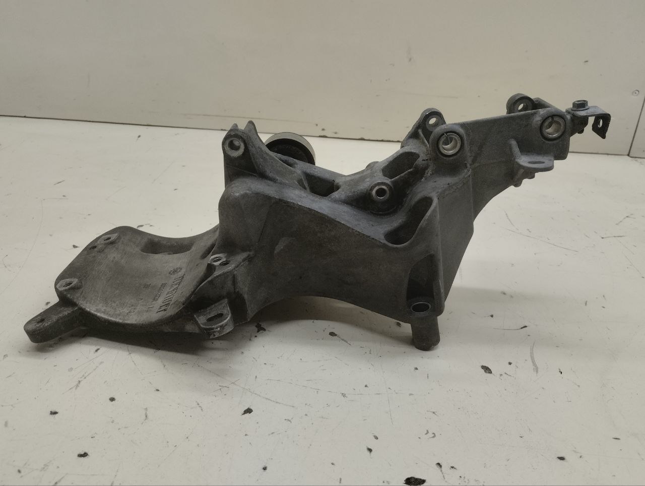 Кронштейн генератора Nissan Almera 3 (G11, G15) 2012> Кронштейн генератора Nissan Almera 3 (G11, G15) 2012>