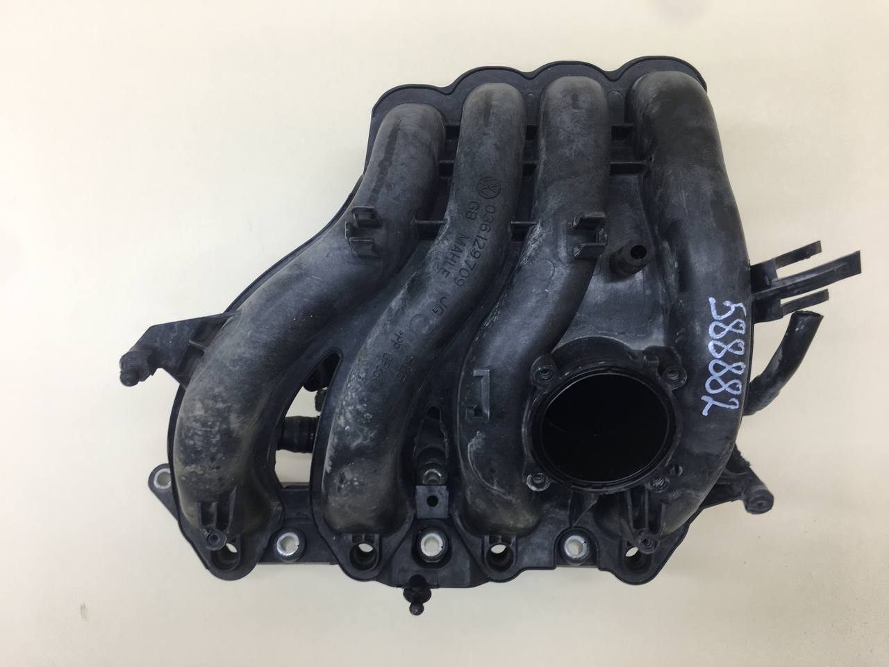 Коллектор впускной Volkswagen Polo (MK5) 2011-2020 Коллектор впускной Volkswagen Polo (MK5) 2011-2020