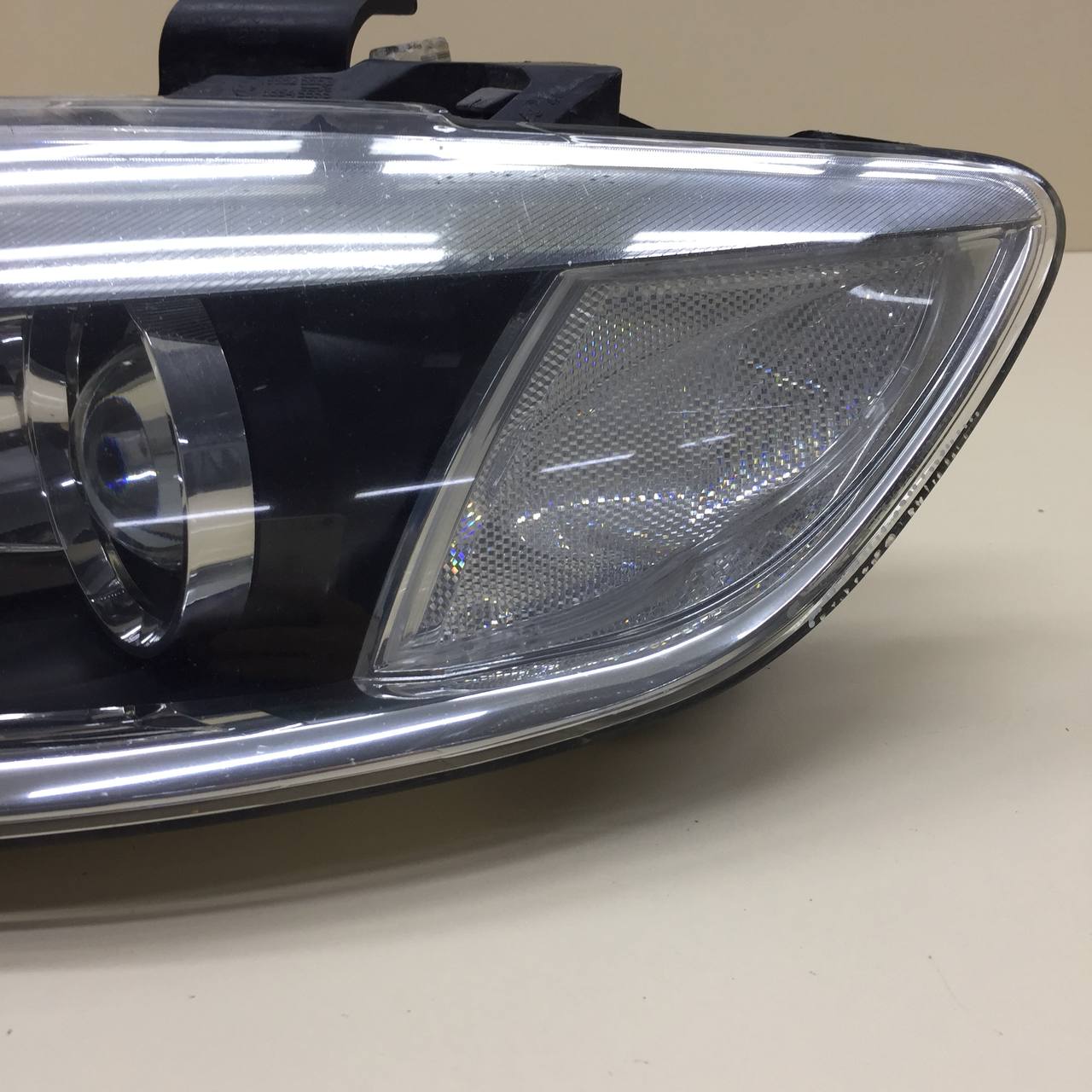 Фара левая Audi Q7 (4L) 2005-2015