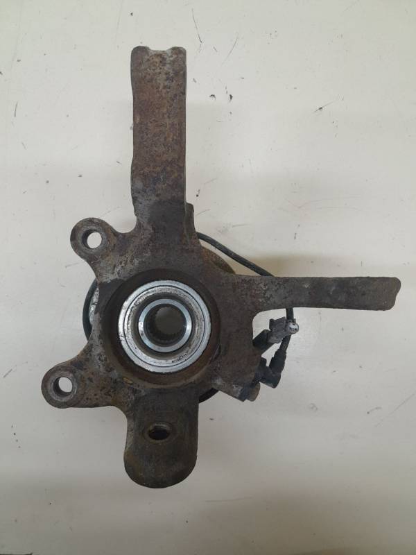 Кулак поворотный передний правый Nissan Almera (N16) 2000-2006 Кулак поворотный передний правый Nissan Almera (N16) 2000-2006