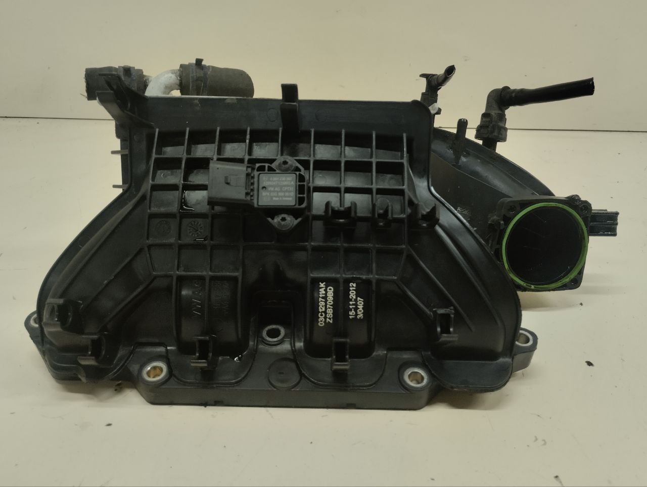 Коллектор впускной Volkswagen Jetta (A6) 2010-2019 Коллектор впускной Volkswagen Jetta (A6) 2010-2019
