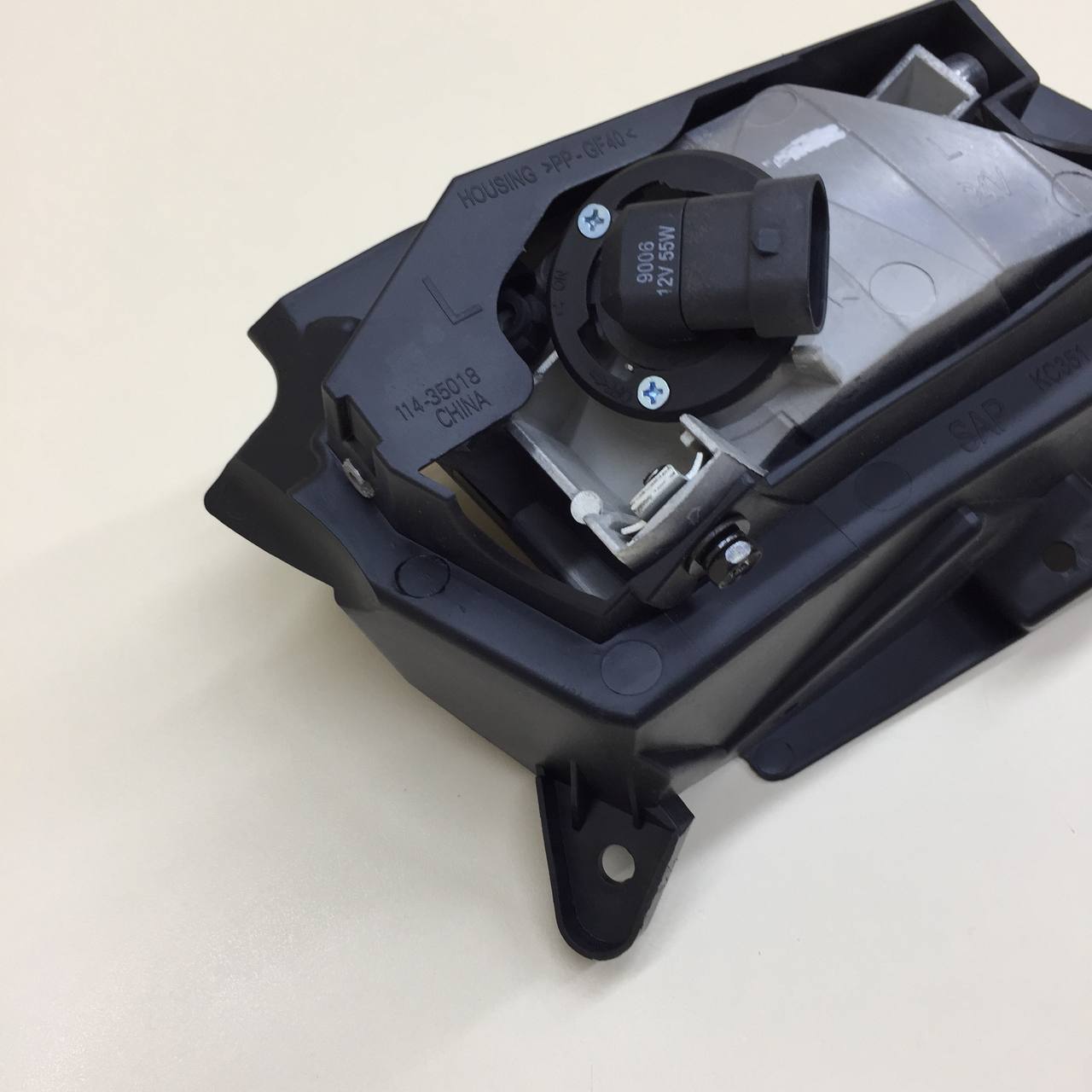 Фара противотуманная левая Mazda Mazda 3 (BL) 2009-2013