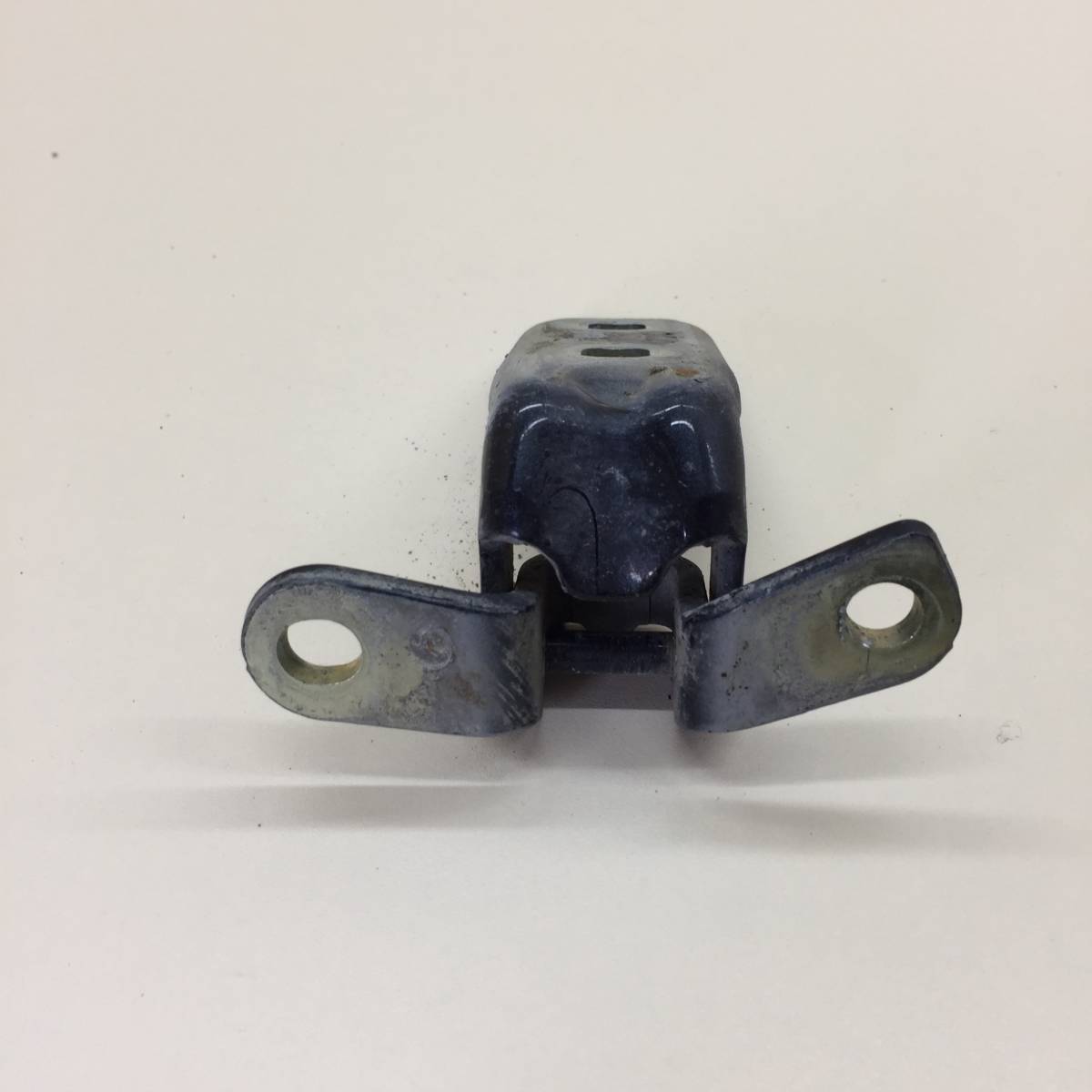 Петля двери передней правой верхняя Chevrolet Cruze (J300) 2009-2016