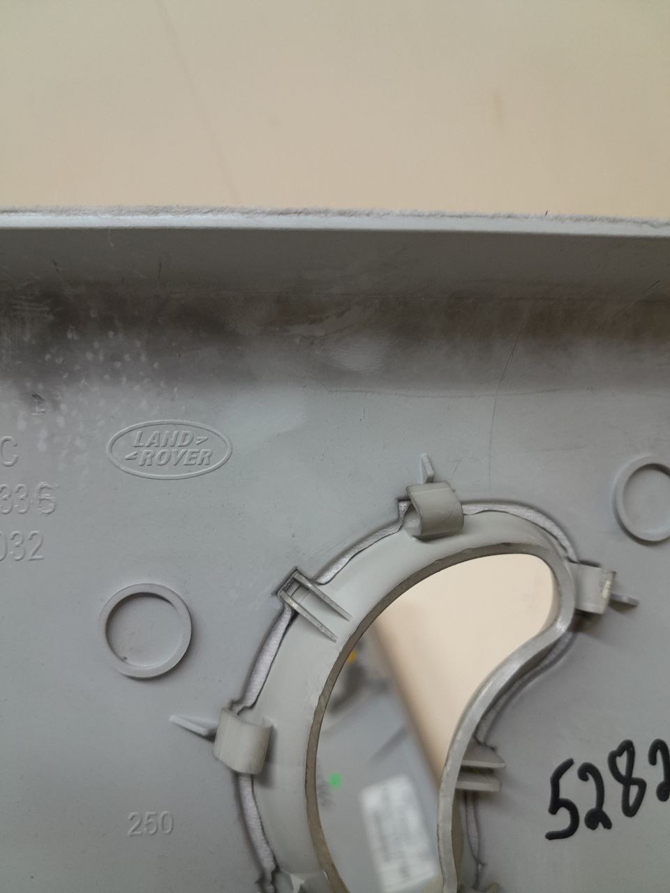 Обшивка стойки Land Rover Discovery 3 (L319) 2004-2009 Обшивка стойки Land Rover Discovery 3 (L319) 2004-2009