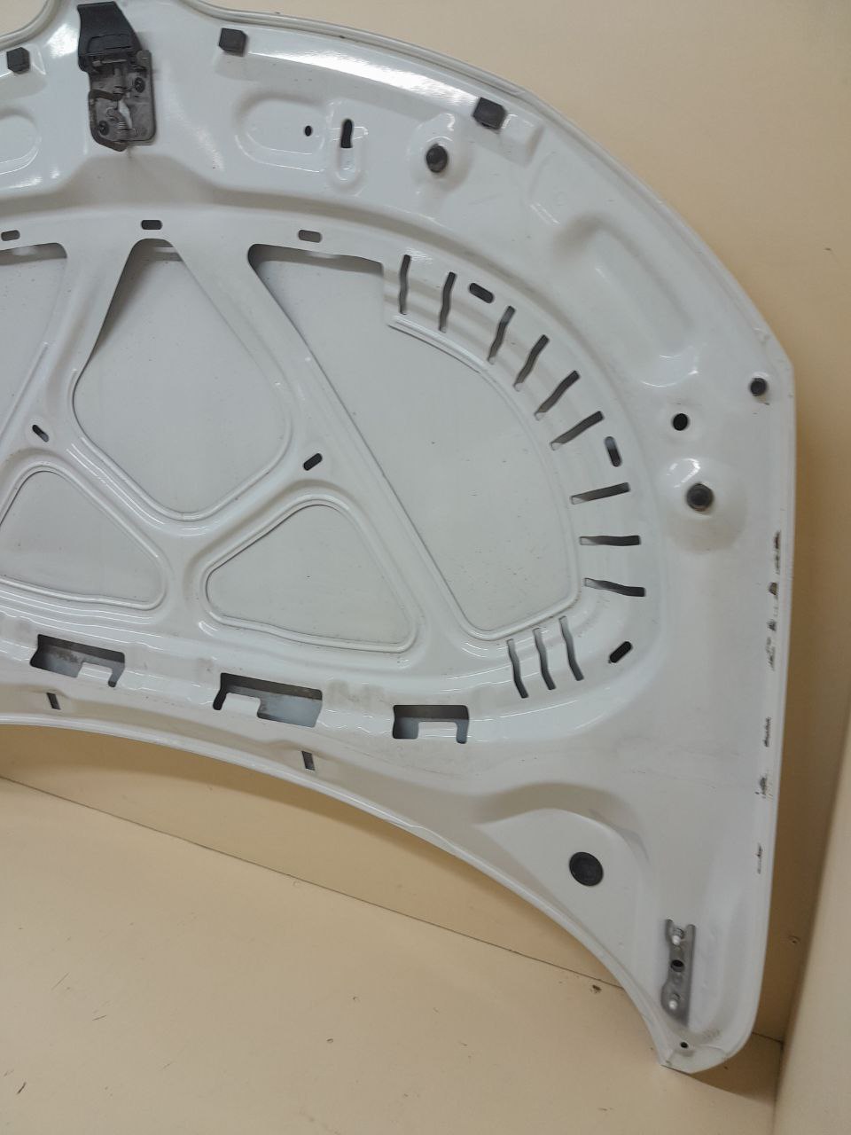 Капот Skoda Rapid 2012-2020 Капот Skoda Rapid 2012-2020