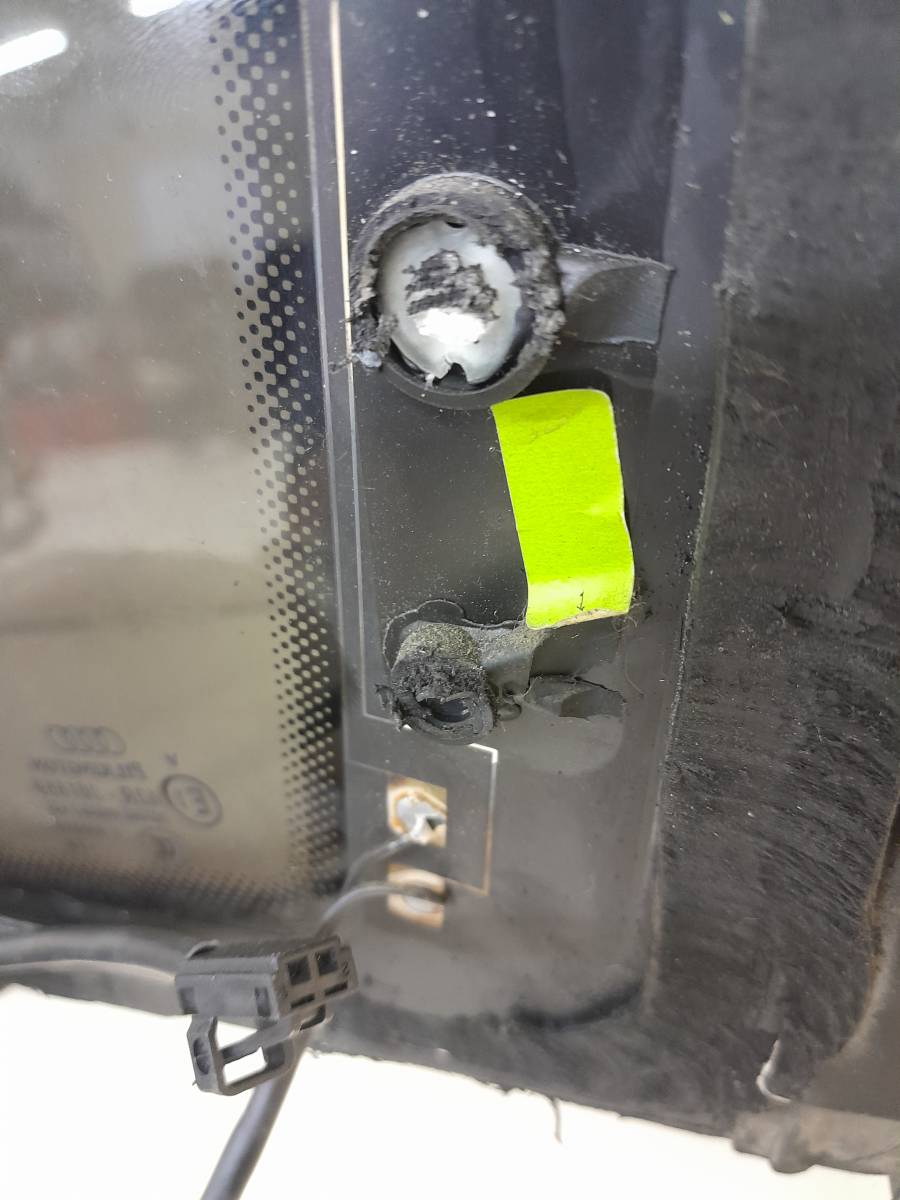 Стекло кузовное глухое левое Audi Q7 (4L) 2005-2015