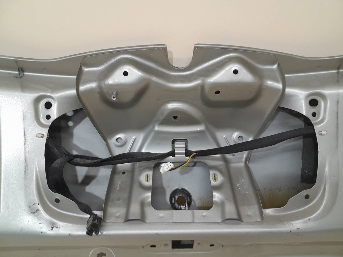Дверь багажника Renault Sandero 2009-2014 Дверь багажника Renault Sandero 2009-2014