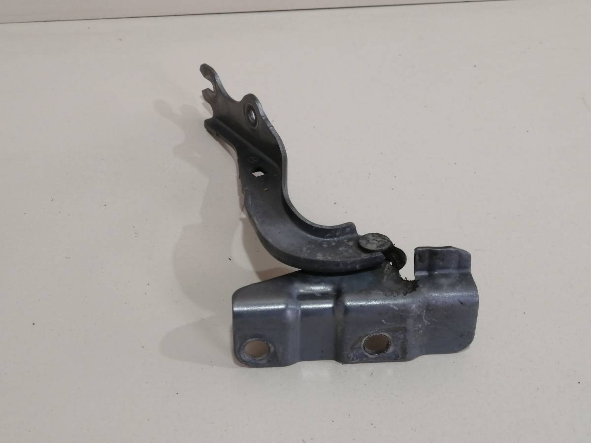 Петля капота правая Mazda CX-5 (KE) 2011-2017